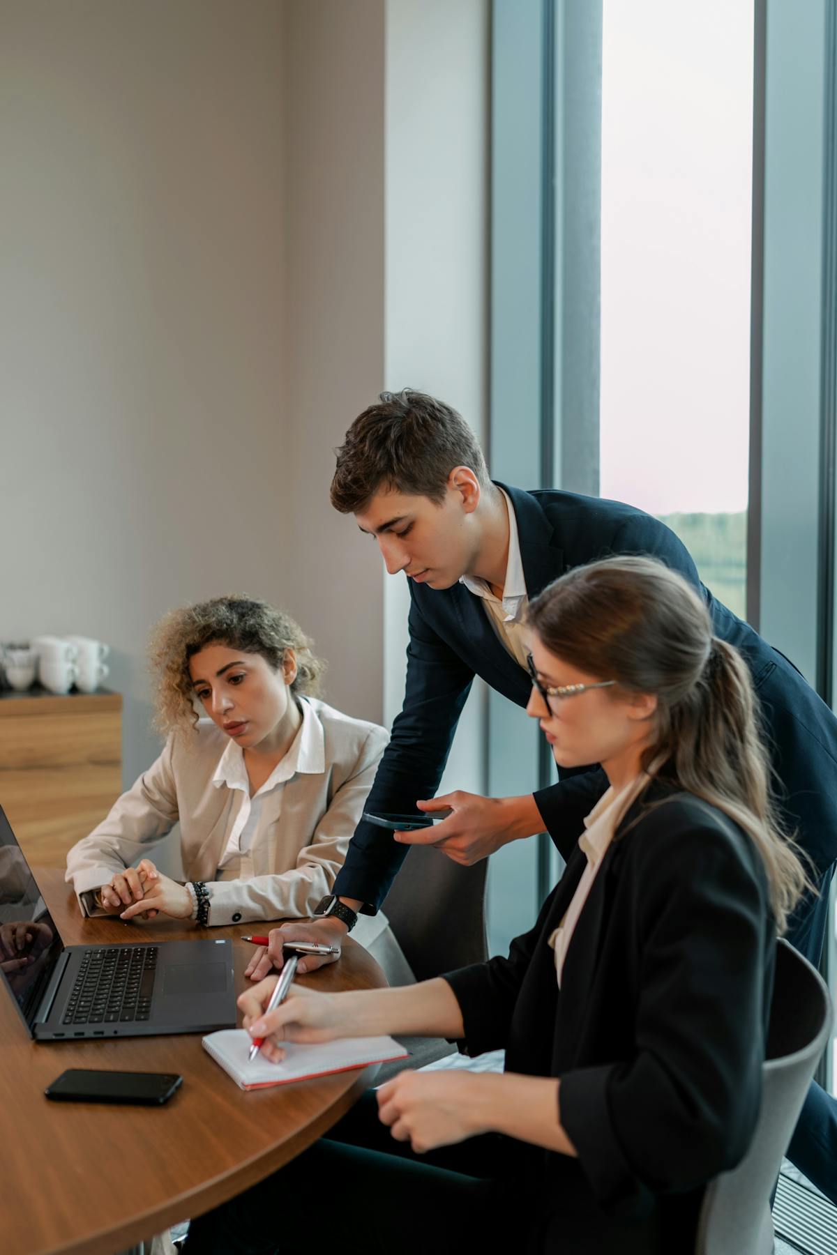 Grupos automotrices y agencias